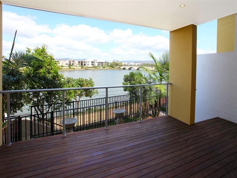 3/5056 Emerald Island Drive, Carrara QLD 4211