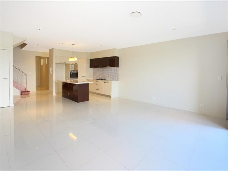 4/5056 Emerald Island Drive, Carrara QLD 4211