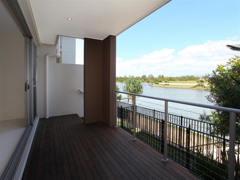 4/5056 Emerald Island Drive, Carrara QLD 4211