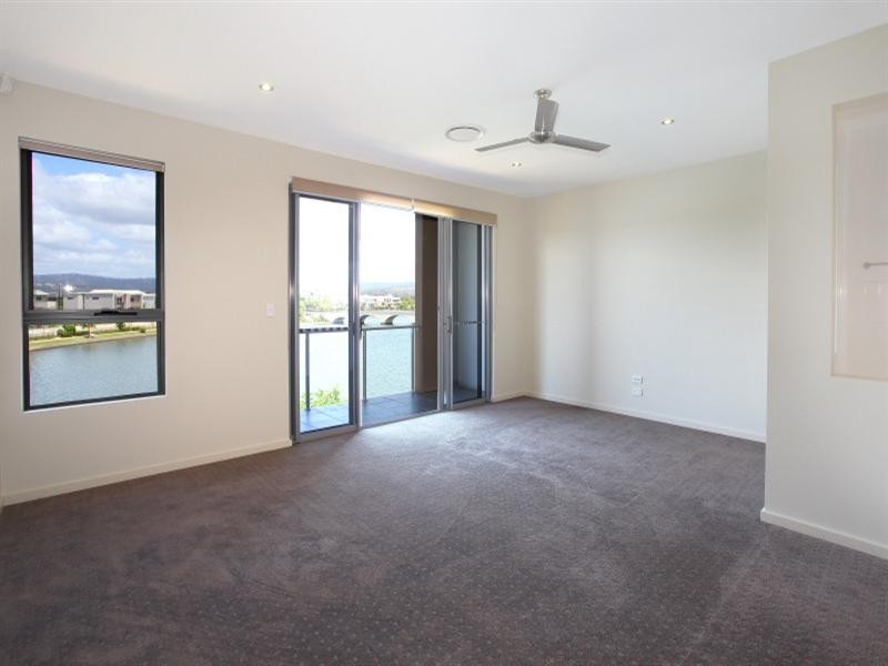 4/5056 Emerald Island Drive, Carrara QLD 4211