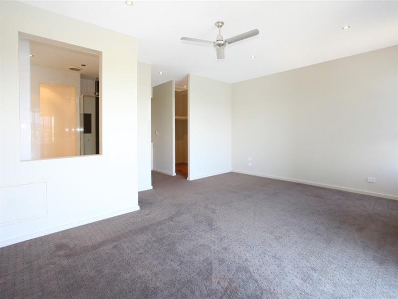 4/5056 Emerald Island Drive, Carrara QLD 4211