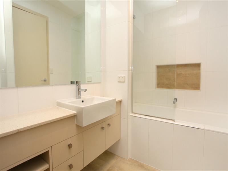 4/5056 Emerald Island Drive, Carrara QLD 4211