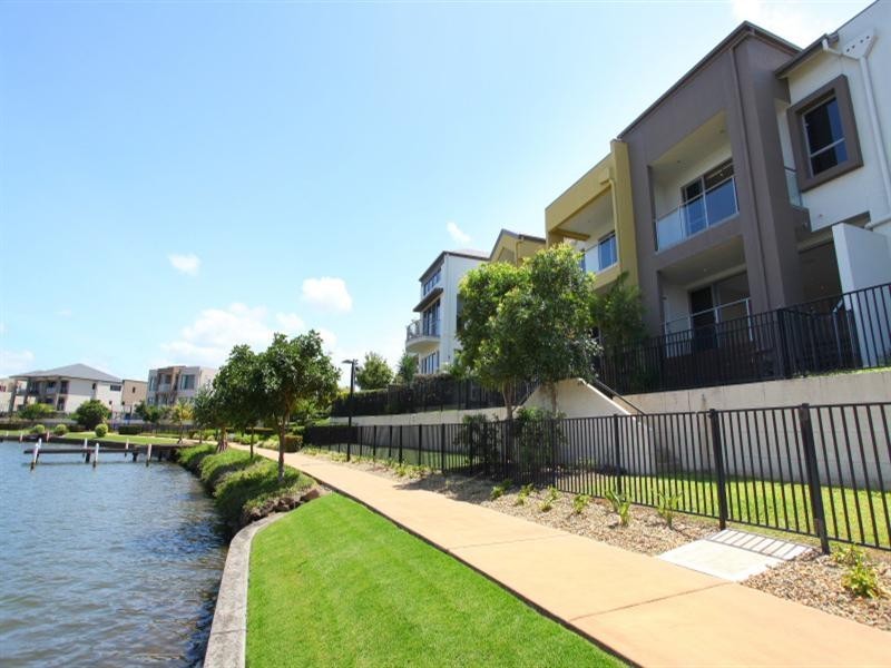 4/5056 Emerald Island Drive, Carrara QLD 4211