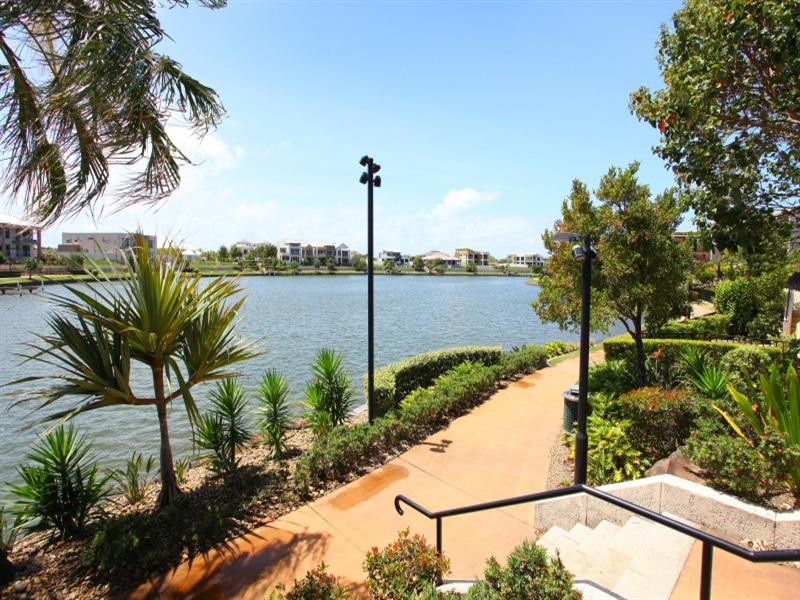 4/5056 Emerald Island Drive, Carrara QLD 4211