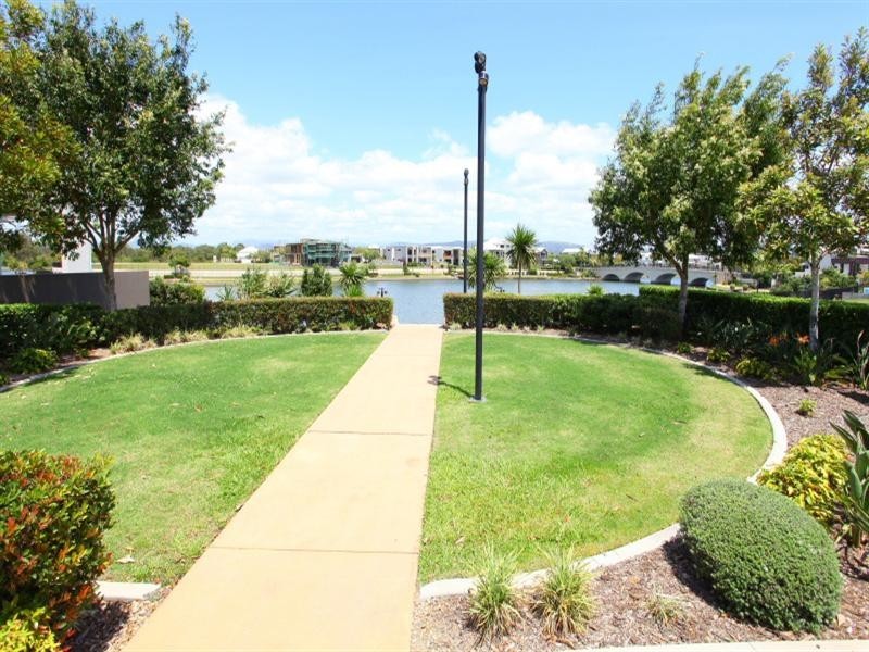 4/5056 Emerald Island Drive, Carrara QLD 4211