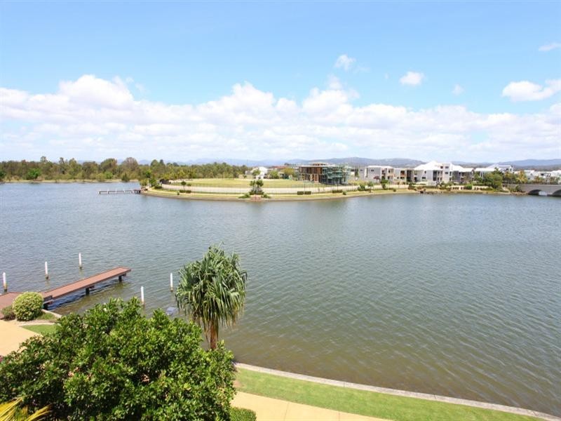 6/5056 Emerald Island Drive, Carrara QLD 4211