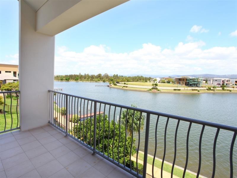 6/5056 Emerald Island Drive, Carrara QLD 4211