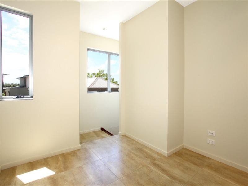 6/5056 Emerald Island Drive, Carrara QLD 4211