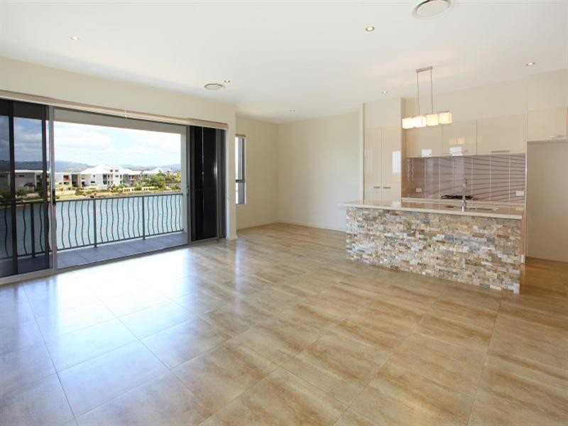 6/5056 Emerald Island Drive, Carrara QLD 4211