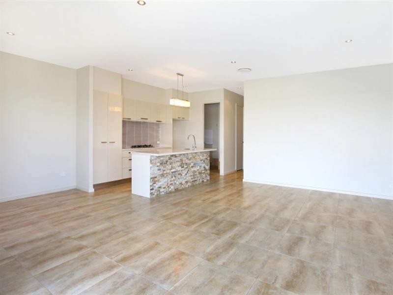 6/5056 Emerald Island Drive, Carrara QLD 4211