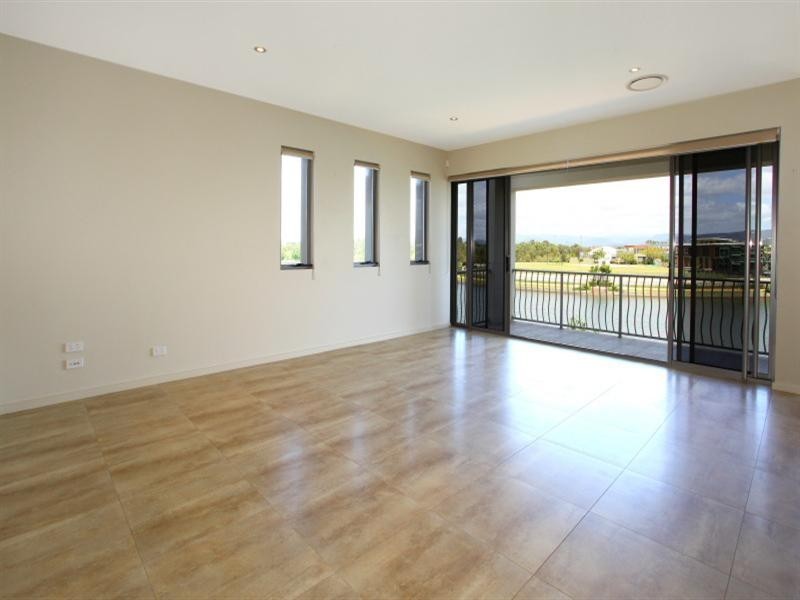 6/5056 Emerald Island Drive, Carrara QLD 4211