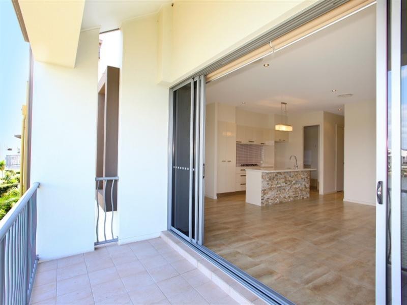 6/5056 Emerald Island Drive, Carrara QLD 4211