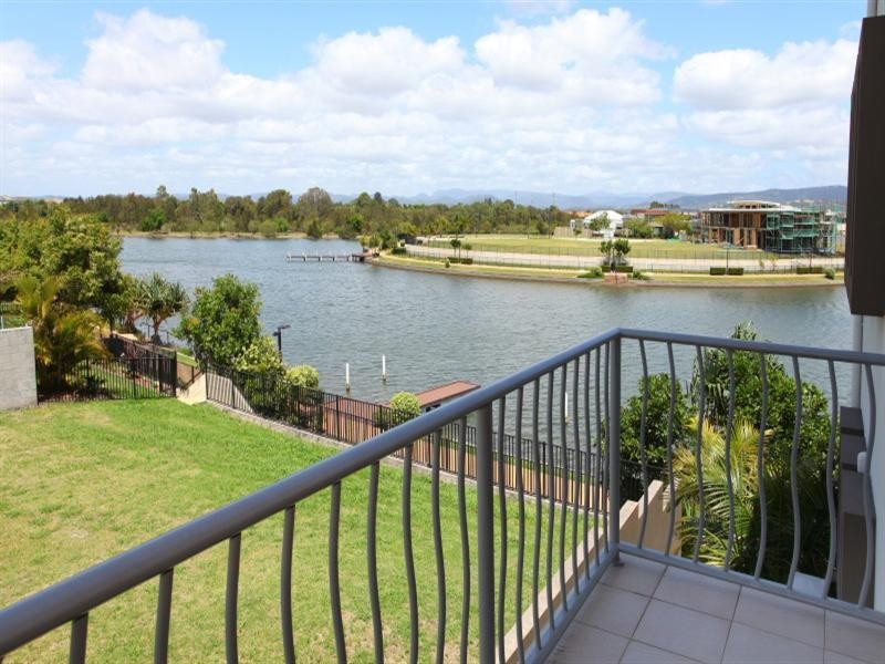 6/5056 Emerald Island Drive, Carrara QLD 4211