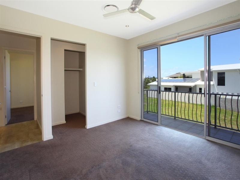 6/5056 Emerald Island Drive, Carrara QLD 4211