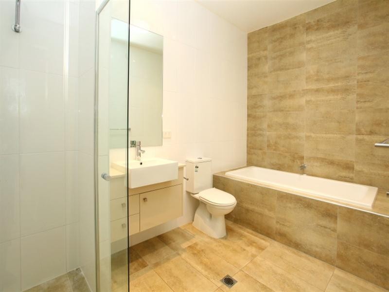 6/5056 Emerald Island Drive, Carrara QLD 4211