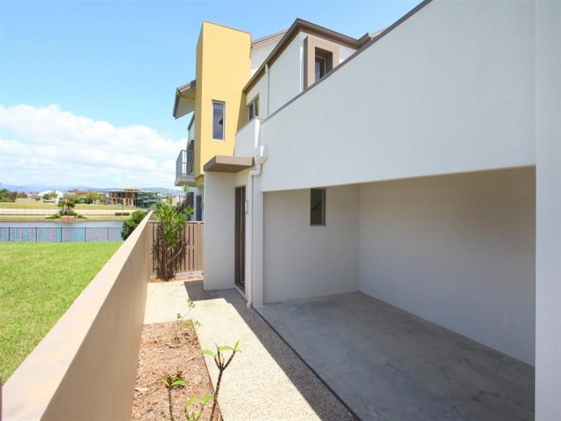 6/5056 Emerald Island Drive, Carrara QLD 4211