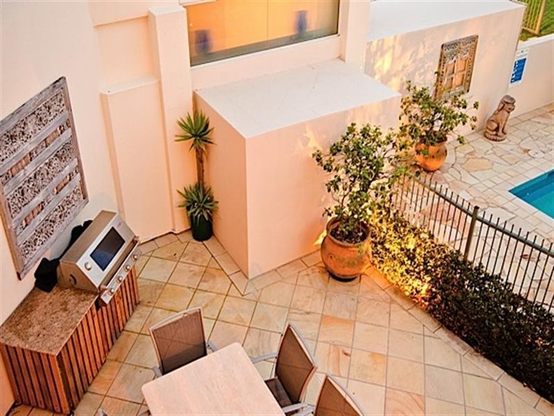 Beach House 3 ‘La Sabbia’. 74 Old Burleigh Road, Surfers Paradise QLD 4217