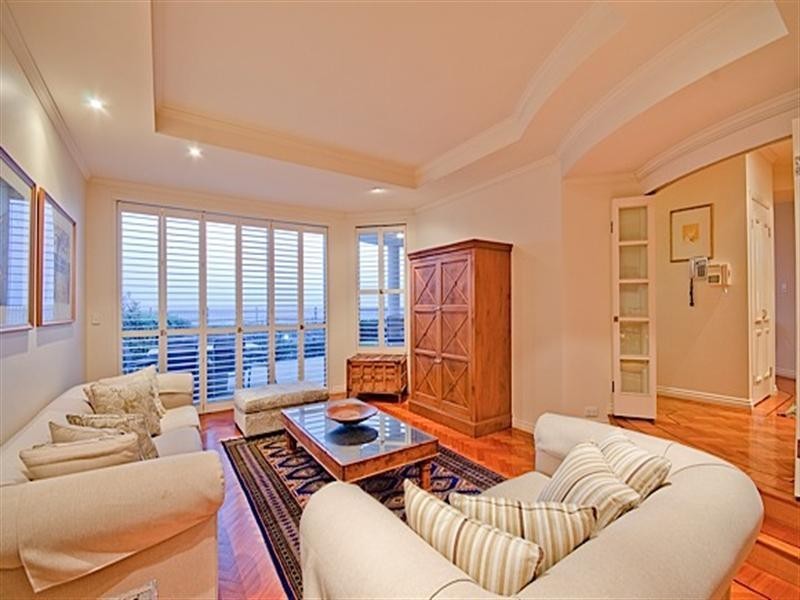 Beach House 3 ‘La Sabbia’. 74 Old Burleigh Road, Surfers Paradise QLD 4217