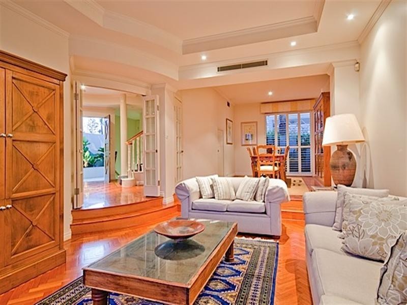 Beach House 3 ‘La Sabbia’. 74 Old Burleigh Road, Surfers Paradise QLD 4217