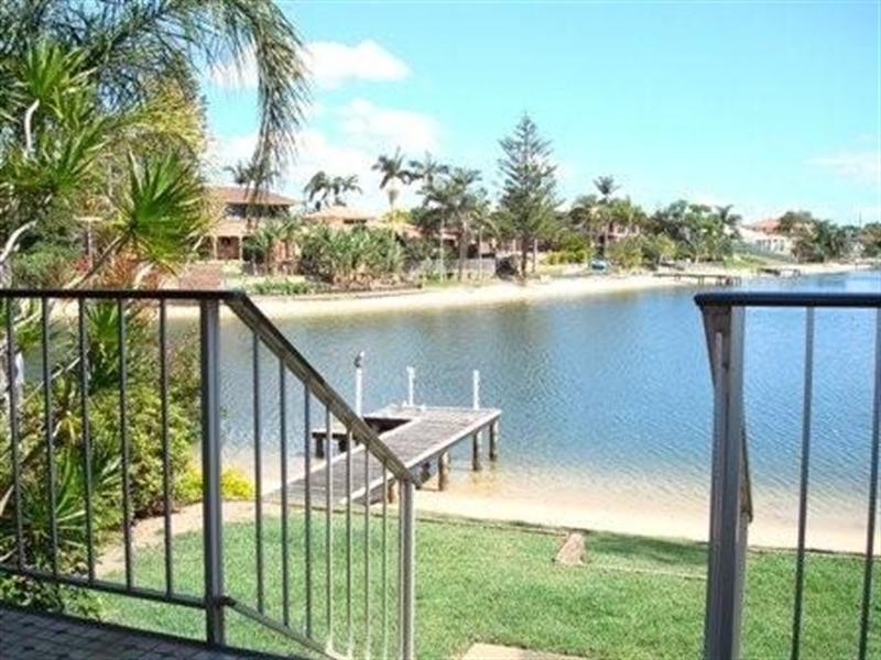 6/53 Hooker Boulevard, Broadbeach Waters QLD 4218