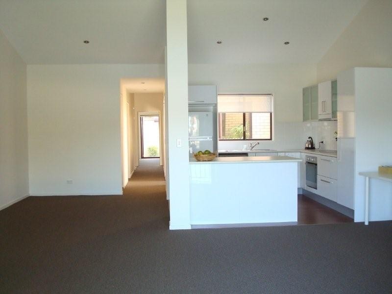 6/53 Hooker Boulevard, Broadbeach Waters QLD 4218