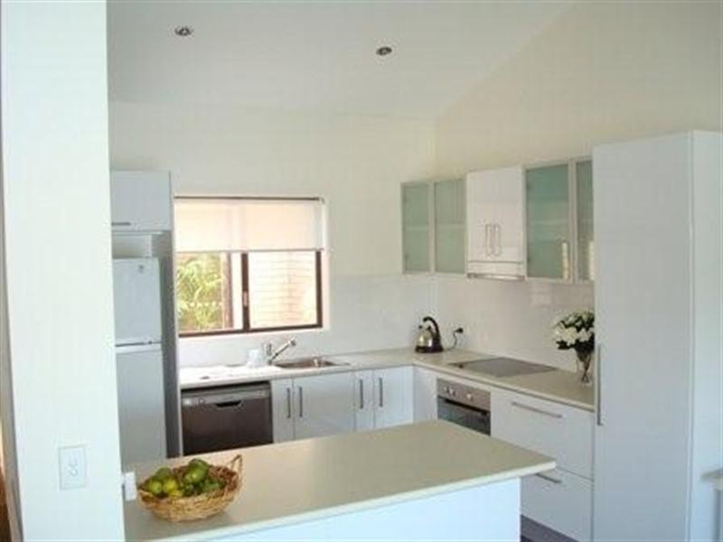 6/53 Hooker Boulevard, Broadbeach Waters QLD 4218