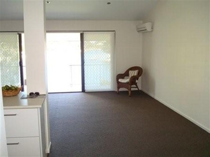 6/53 Hooker Boulevard, Broadbeach Waters QLD 4218