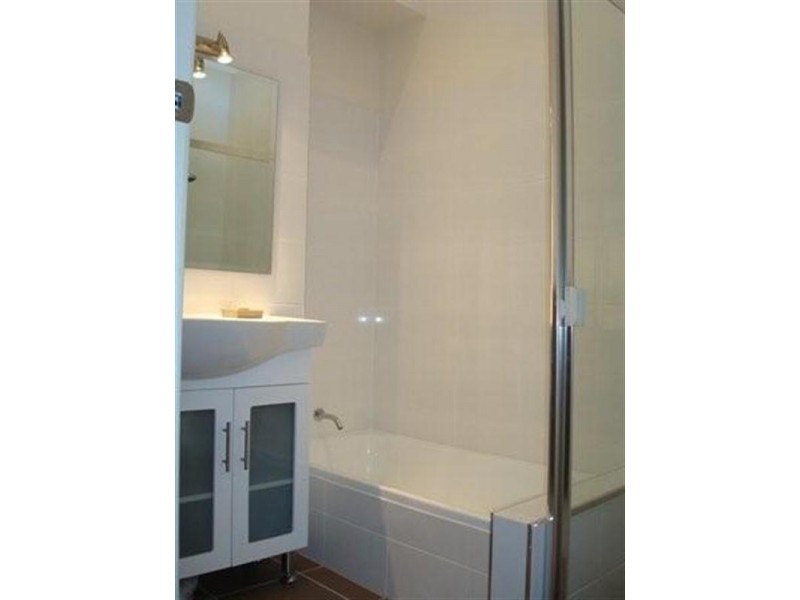 6/53 Hooker Boulevard, Broadbeach Waters QLD 4218