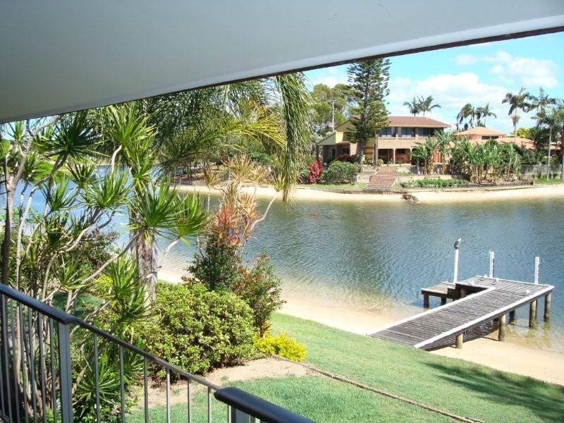 6/53 Hooker Boulevard, Broadbeach Waters QLD 4218