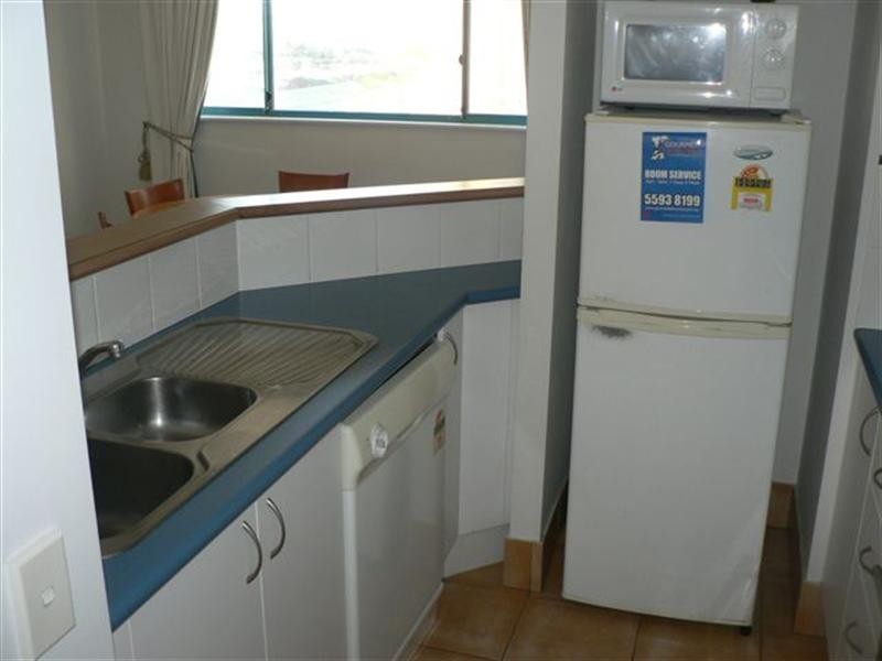 15/6 ANTIGUA Queensland Avenue, Broadbeach Waters QLD 4218