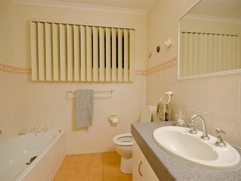 5 Kurrambee Avenue, Ashmore QLD 4214