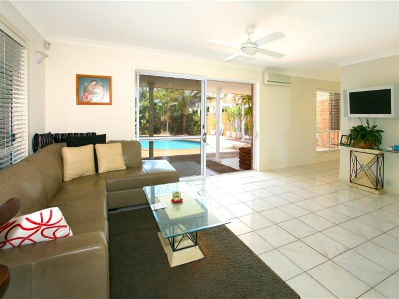 103 Cabana Boulevard, Benowa QLD 4217