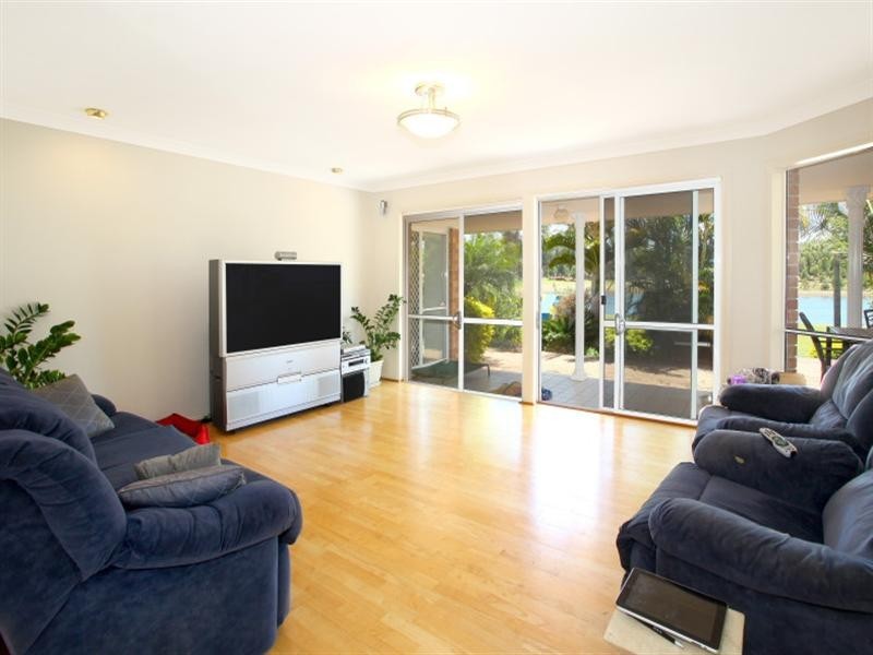 103 Cabana Boulevard, Benowa QLD 4217