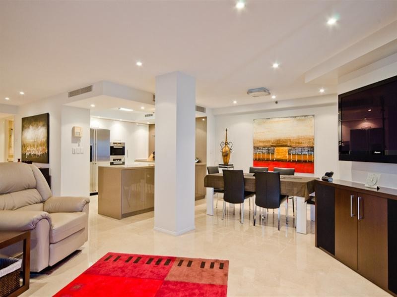 5C ‘La Sabbia’. 74 Old Burleigh Road, Surfers Paradise QLD 4217