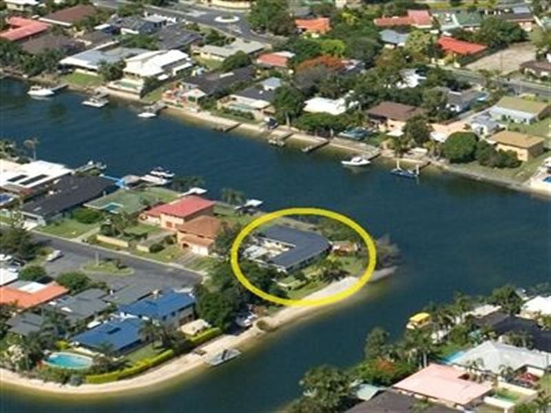 1 Sheridan Park Avenue, Broadbeach Waters QLD 4218