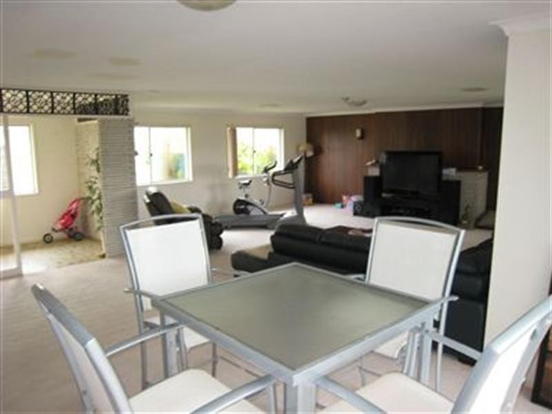 1 Sheridan Park Avenue, Broadbeach Waters QLD 4218