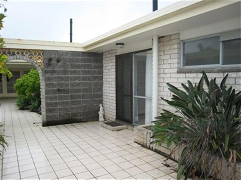 1 Sheridan Park Avenue, Broadbeach Waters QLD 4218