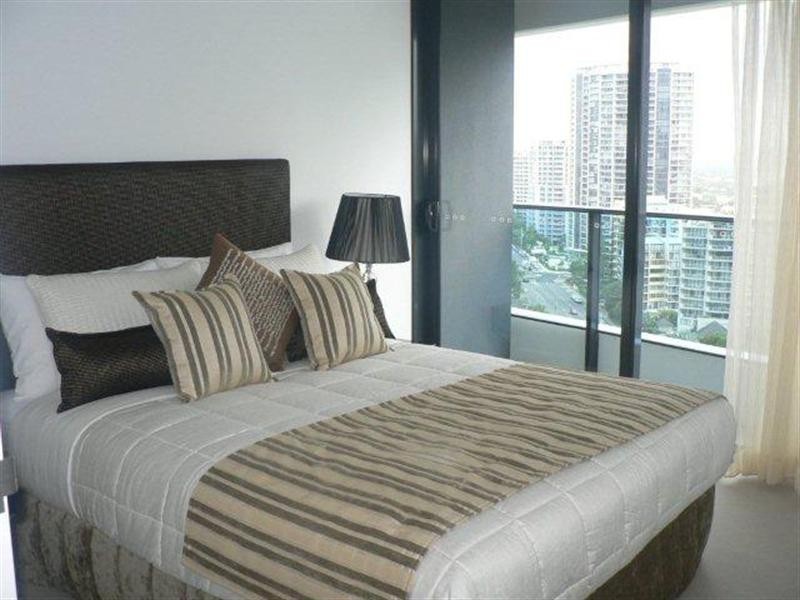 21507 Charles Avenue, Broadbeach Waters QLD 4218