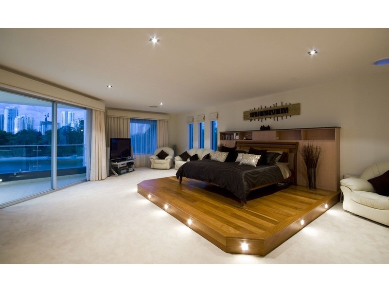 65 Commodore Drive, Main Beach QLD 4217