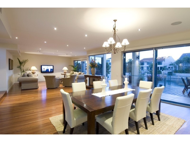 24 Norseman Court, Main Beach QLD 4217