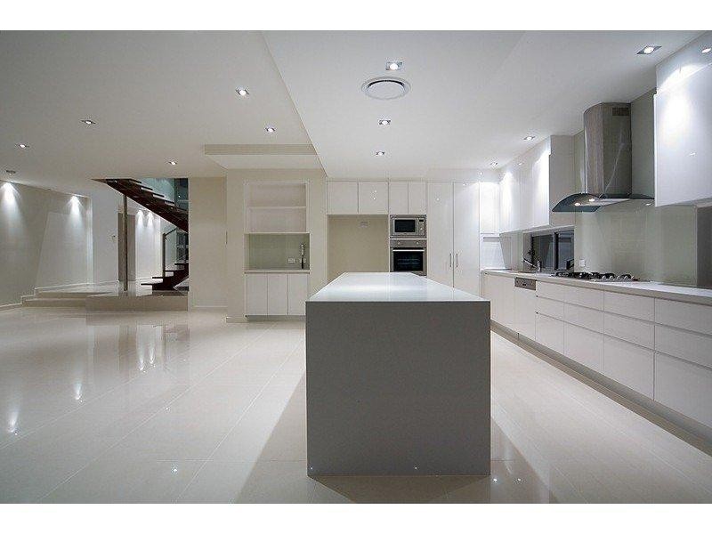 3021 The Boulevade, Benowa QLD 4217