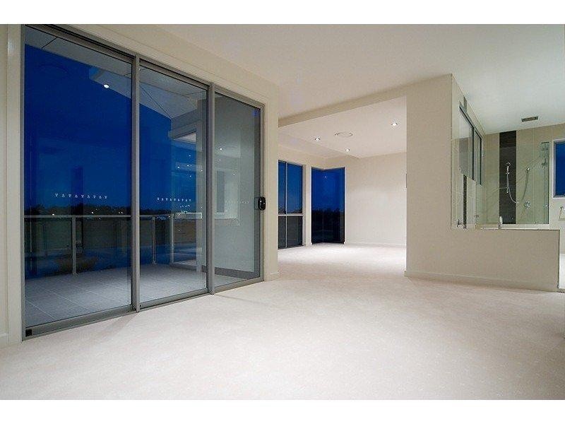 3021 The Boulevade, Benowa QLD 4217