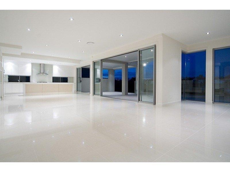 3021 The Boulevade, Benowa QLD 4217