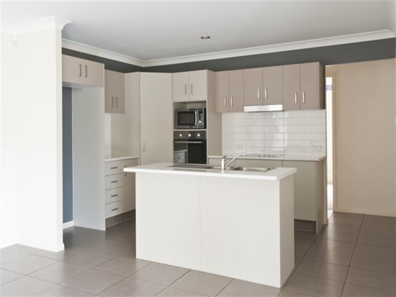 60 Silvereye Circuit, Gilston QLD 4211