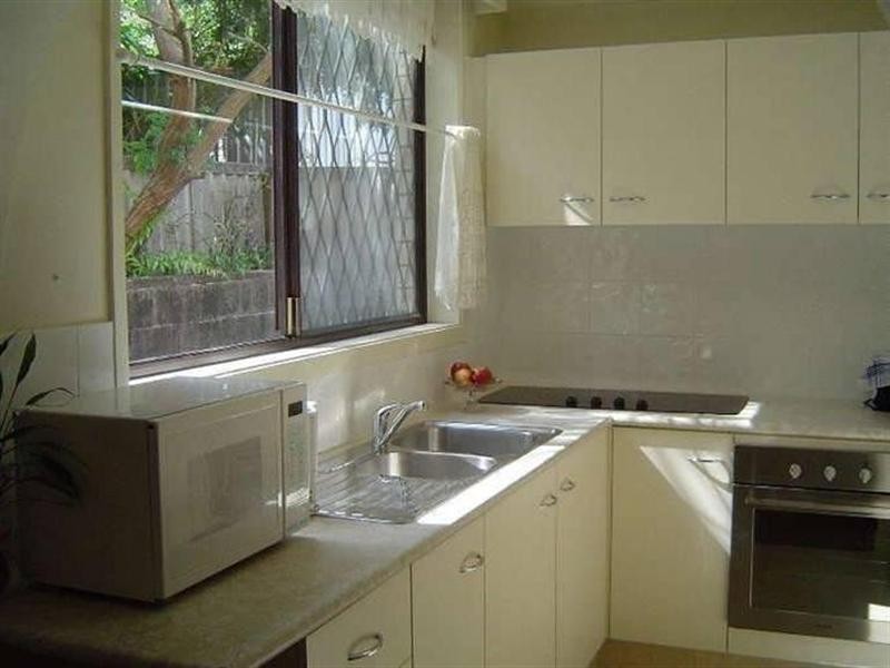 2/11 Jubilee Street, Broadbeach QLD 4218