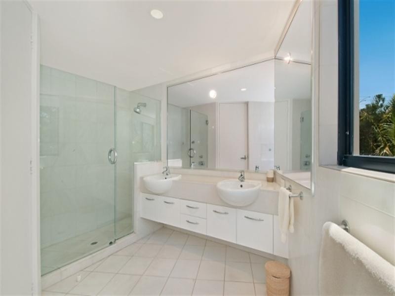 2 ‘On the Park’, 255 Hedges Avenue, Mermaid Beach QLD 4218