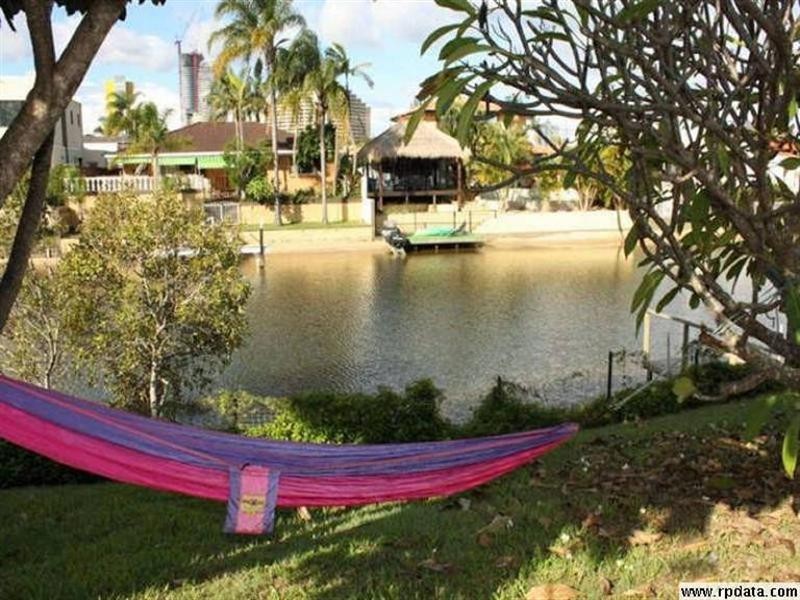 8 Coral Gables Key, Broadbeach Waters QLD 4218