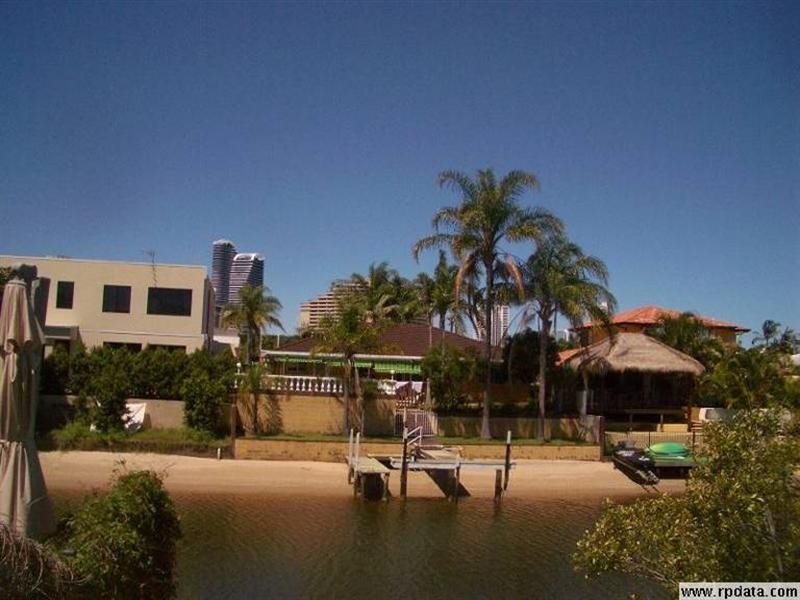 8 Coral Gables Key, Broadbeach Waters QLD 4218