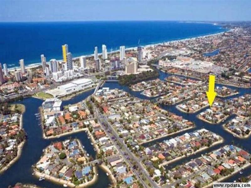 8 Coral Gables Key, Broadbeach Waters QLD 4218