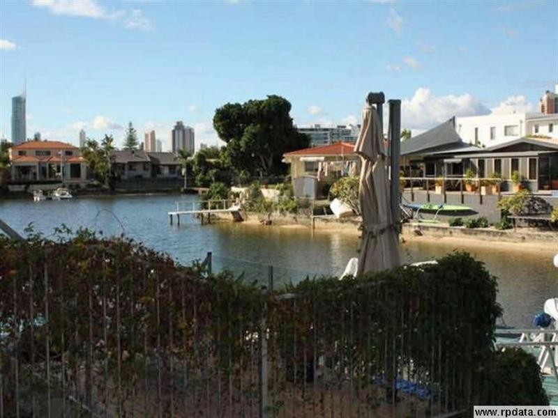 8 Coral Gables Key, Broadbeach Waters QLD 4218
